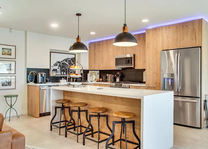 Fun W/ Friends! Old Town Escape W/ Outdoor Oasis * Scottsdale