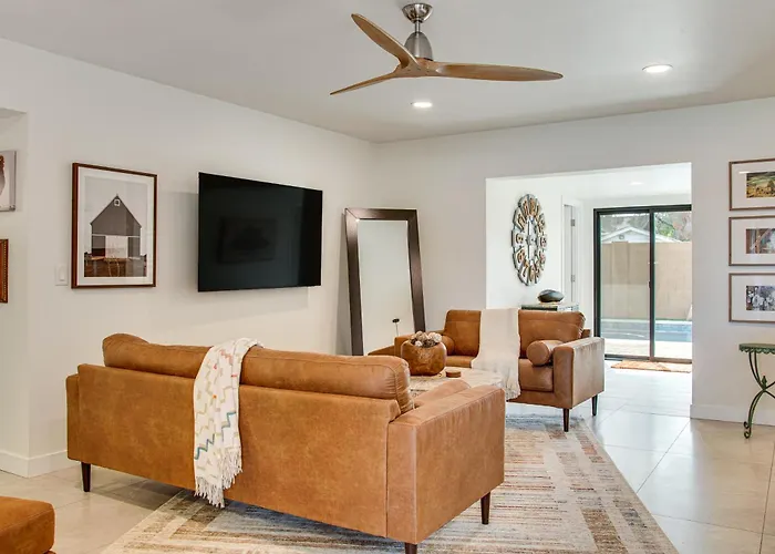 Fun W/ Friends! Old Town Escape W/ Outdoor Oasis Holiday home