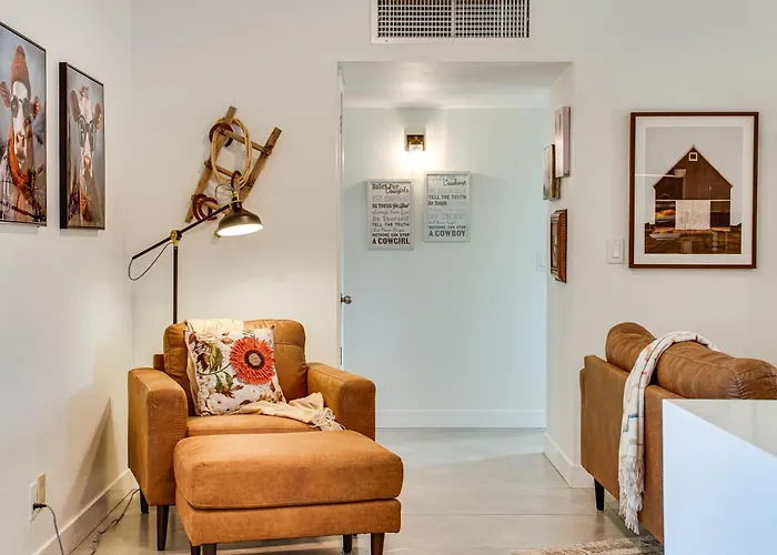Fun W/ Friends! Old Town Escape W/ Outdoor Oasis Holiday home