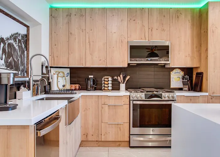 Fun W/ Friends! Old Town Escape W/ Outdoor Oasis Holiday home