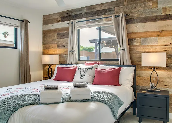 Fun W/ Friends! Old Town Escape W/ Outdoor Oasis * Scottsdale