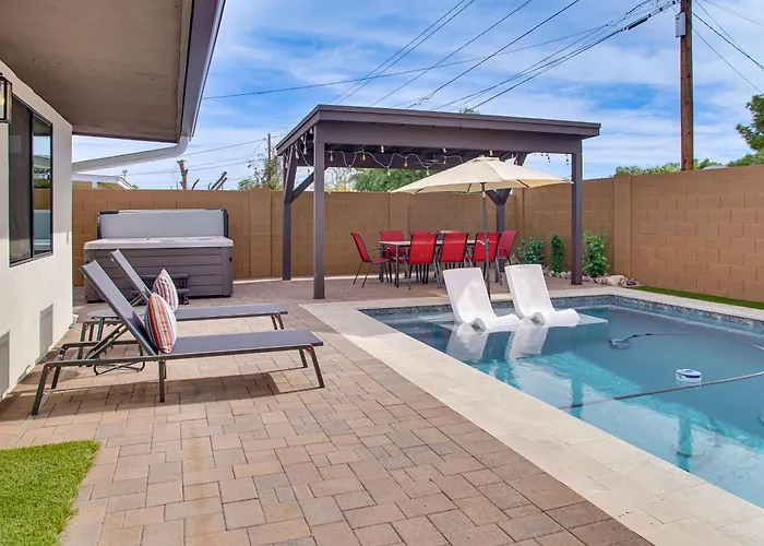 Fun W/ Friends! Old Town Escape W/ Outdoor Oasis Holiday home